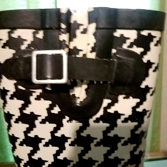 Black White Houndstooth Mid-Calf Pull-On Rubber Rain Boots Adjustable Straps W/6 - Picture 11 of 11
